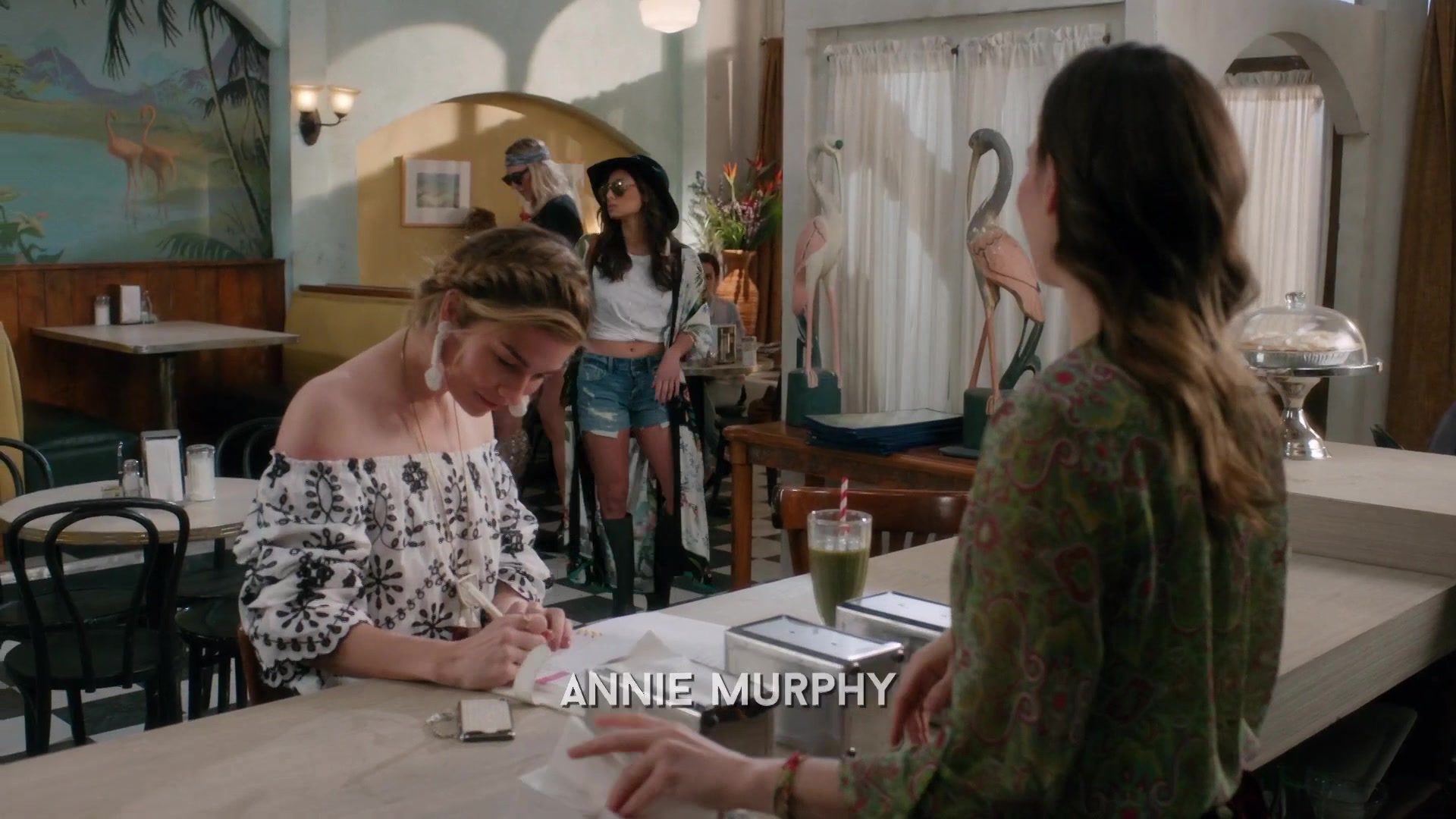 SchittsCreek4x10_0001.jpg