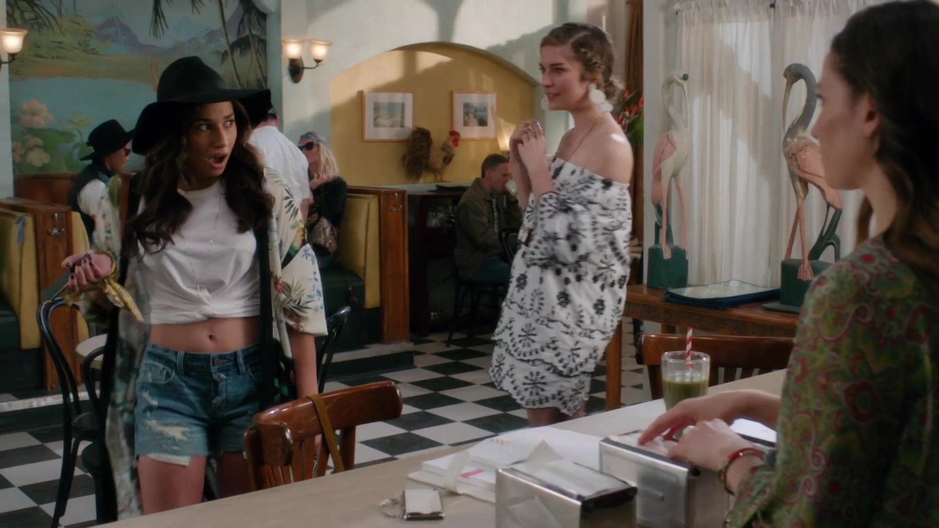 SchittsCreek4x10_0019.jpg