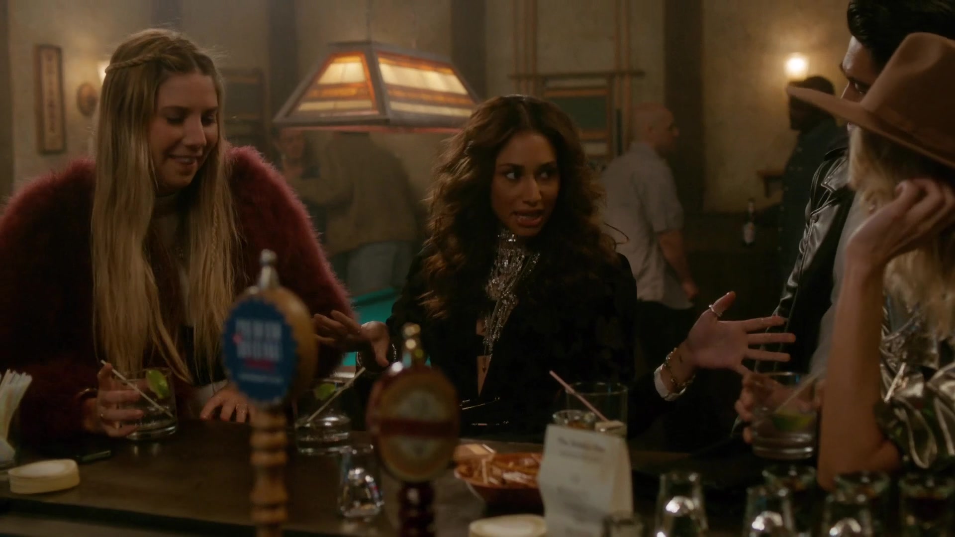 SchittsCreek4x10_0120.jpg