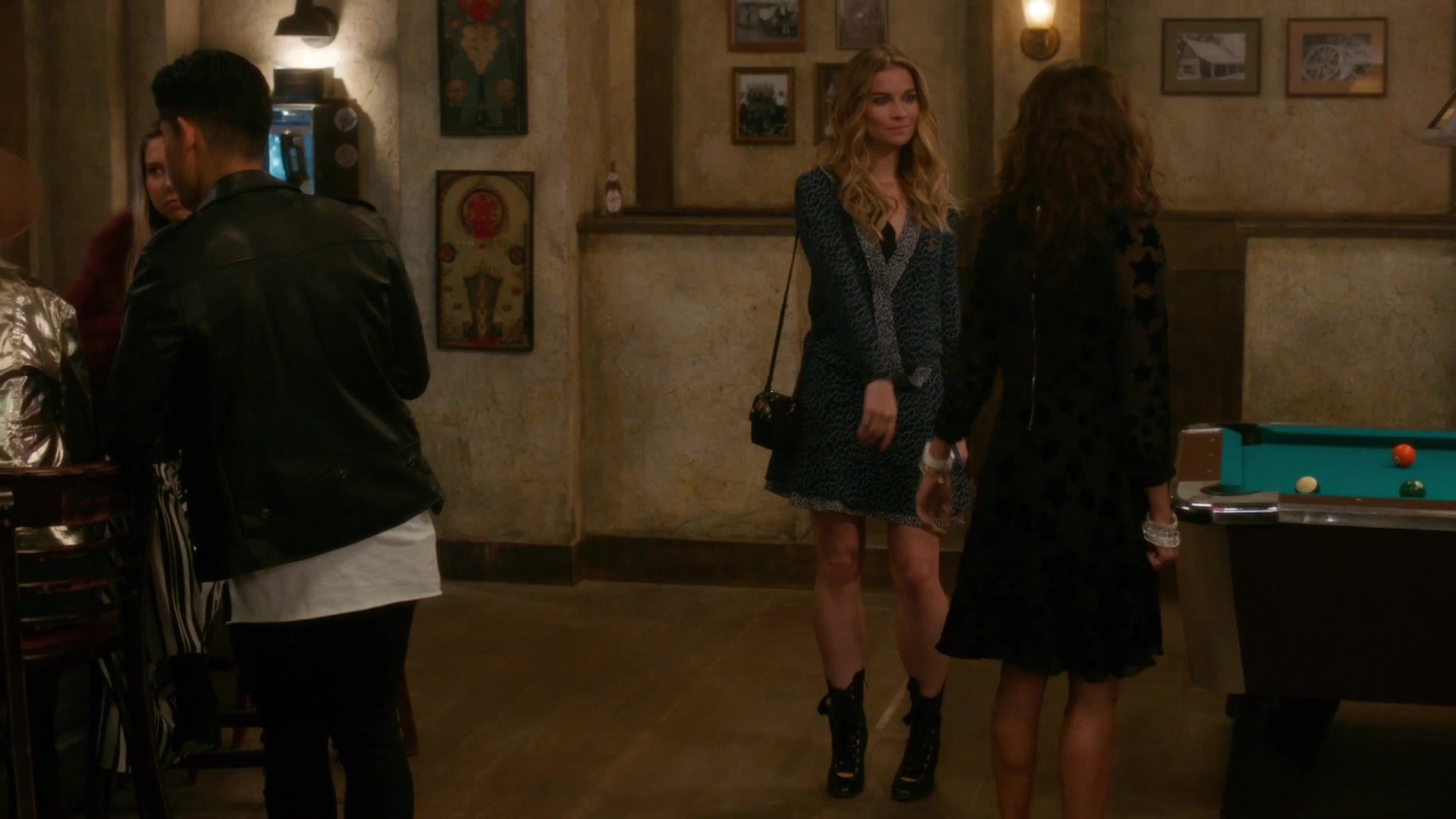SchittsCreek4x10_0155.jpg